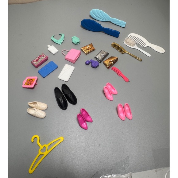 Barbie 90s Doll Accessories Lot Shoes Purses Combs Hanger Necklace Bundle Mattel - Picture 1 of 5